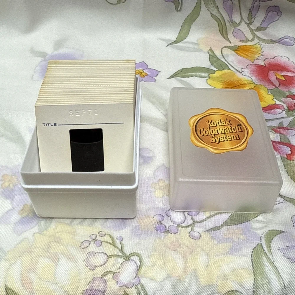 Vintage 1971 Kodak‎ Colorwatch System 35mm Slides w/ Case